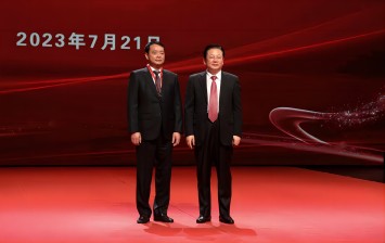  乐动在线客服集团蝉联市五星级企业荣誉，集团董事长、总经理李伟锋获市“功勋企业家”称号